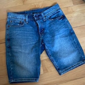 Bermuda Levi’s shorts